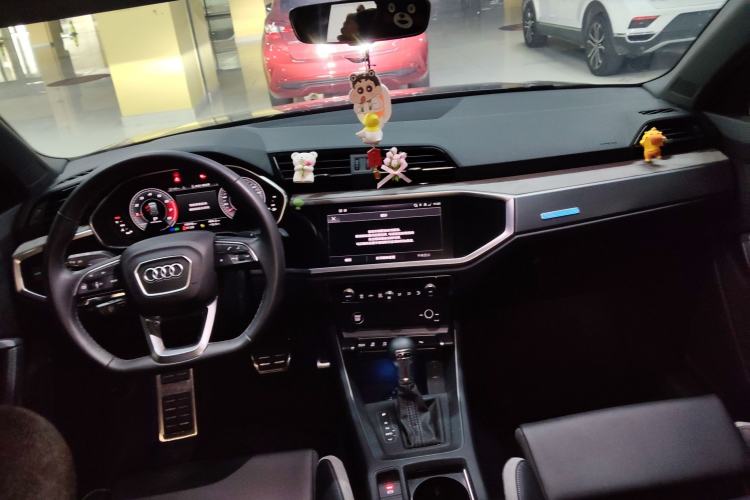 Used Audi Q3 2024 40 TFSI Fashion Dynamic Model Center Console