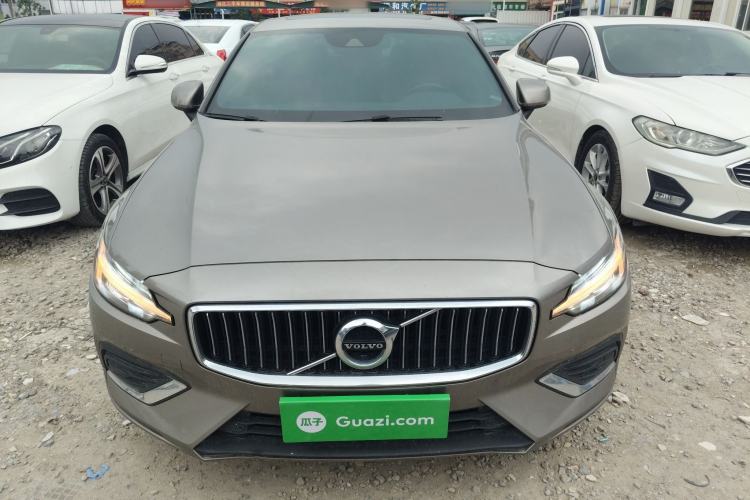 Used Volvo S60 2022 B4 Zhiyuan Luxury Edition
