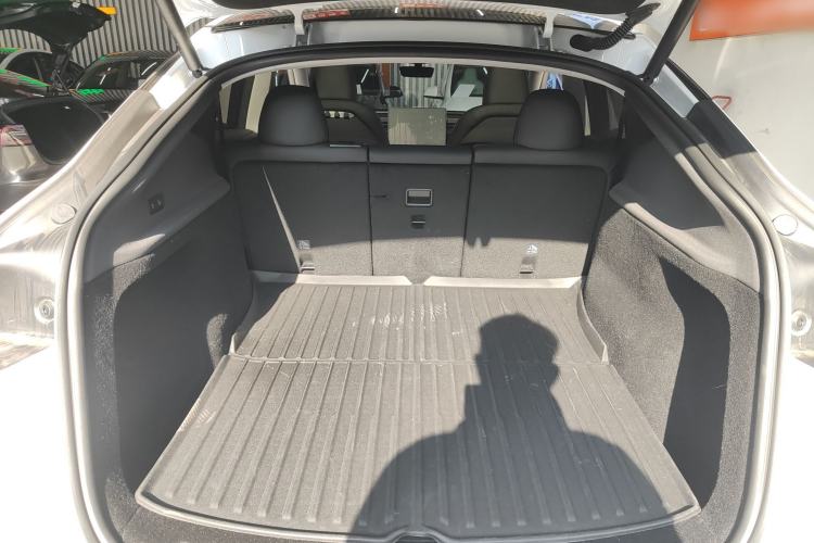 Used Tesla Model Y 2025 Rear-Wheel-Drive Version