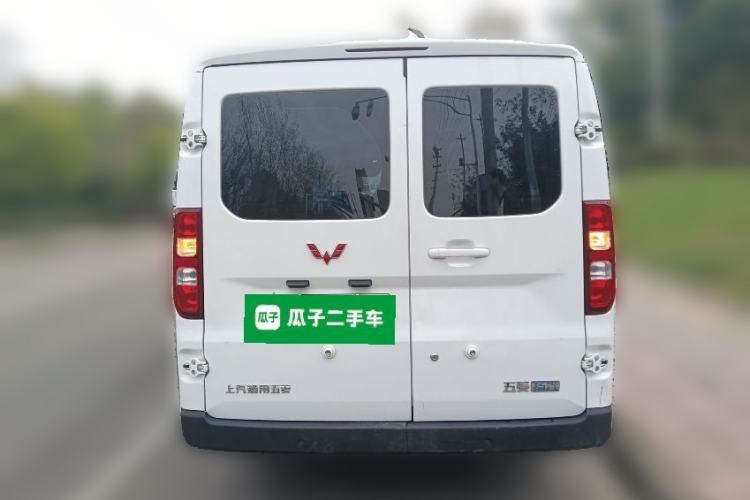 Used Wuling Yangguang 2024 300KM Comfort Version Passenger Van 75kW
