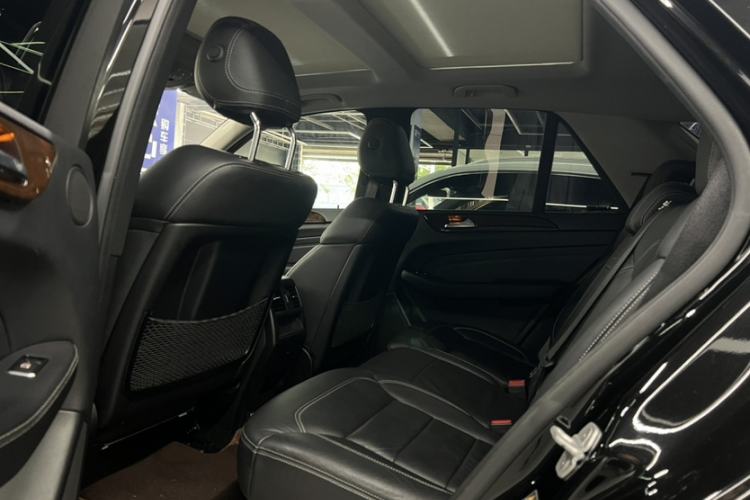 Used Mercedes-Benz M-Class 2014 ML 400 4MATIC Luxury Model Interior 6