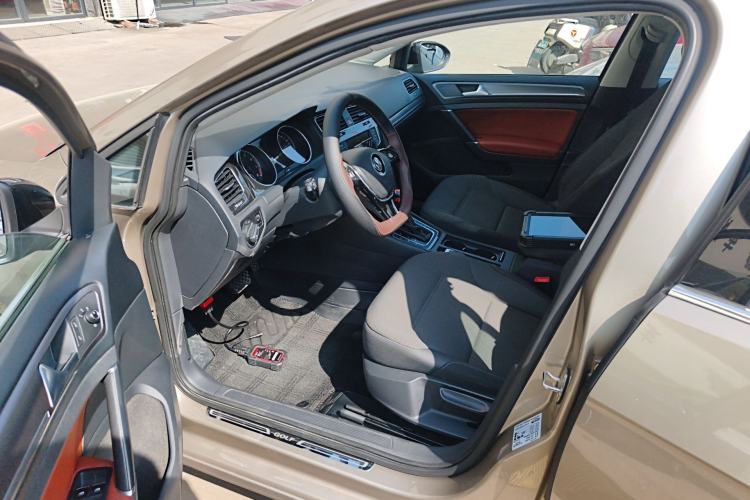 Used Volkswagen Golf 2017 1.6L Automatic Comfort Million-Vehicle Anniversary Edition