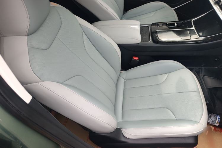 Used Venucia V DD-i 2023 110 km iE Version Right Front Seat