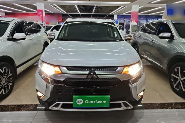 Used Mitsubishi Outlander 2019 2.0L Two-Wheel Drive Comfort Edition 7-Seater China VI Standard
