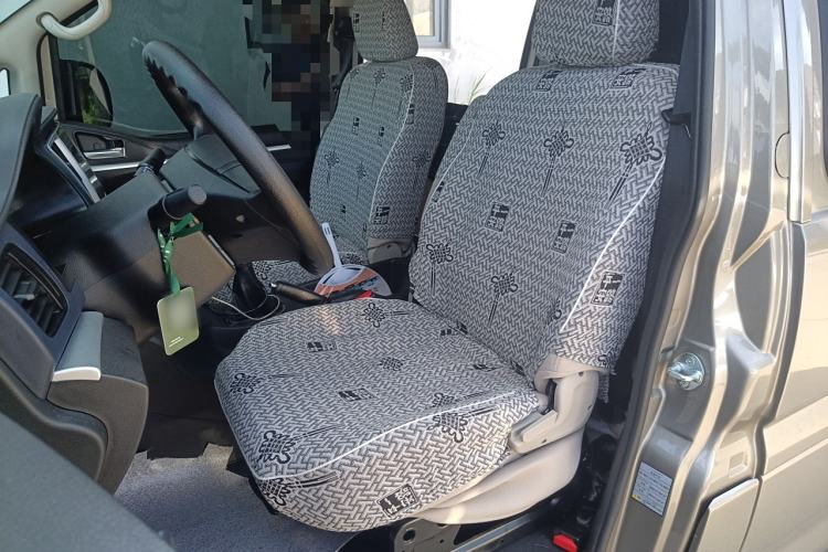 Used FORTHING Lingzhi 2023 M5 1.6L Practical Model 5 Seats Left Front Seat