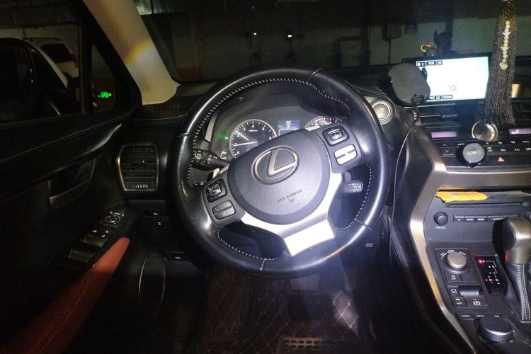 Used Lexus NX 2015 200T All-Wheel-Drive Fēngshàng Edition Steering Wheel