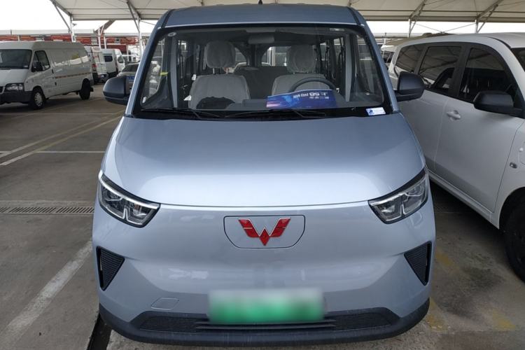 Used Wuling Yangguang 2024 300KM Comfort Version Passenger Van 75kW
