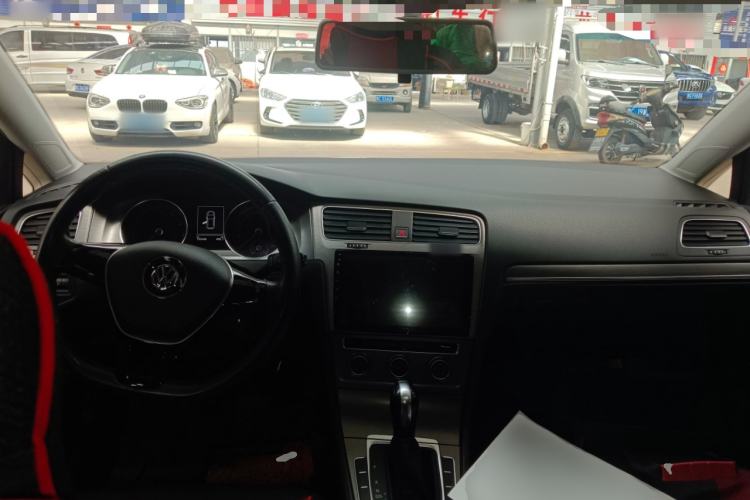 Used Volkswagen Golf 2016 1.6L Automatic Comfort Model Center Console