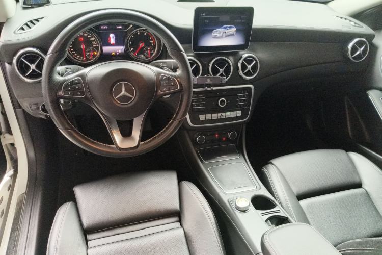 Used Mercedes-Benz GLA 2017 GLA 200 Fashion Model Center Console