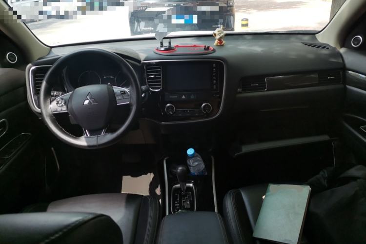 Used Mitsubishi Outlander 2019 2.0L Two-Wheel Drive Comfort Edition 7-Seater China VI Standard
