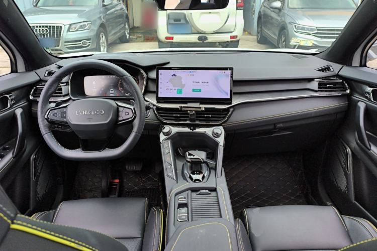 Used Lynk & Co 06 2023 Remix 1.5T Dynamic Halo Center Console