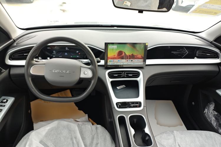 Used Geely Galaxy Geome 2026 Model 410km Carefree Edition Center Console