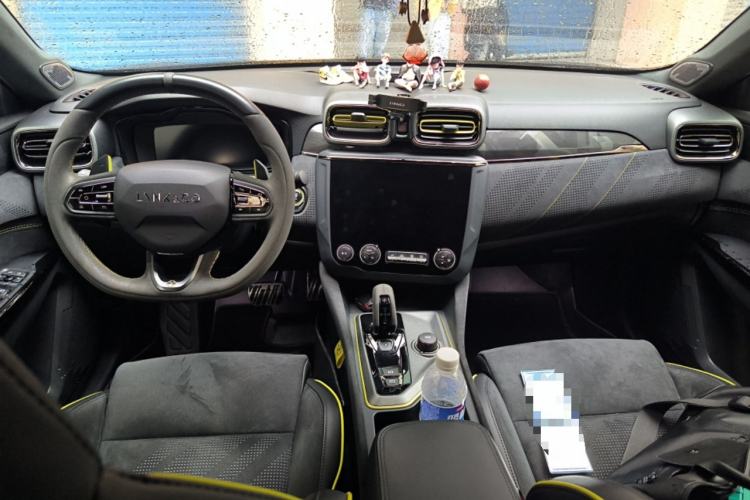Used Lynk & Co 03 2021 03+ 2.0TD Automatic Wind-Chasing Edition Center Console