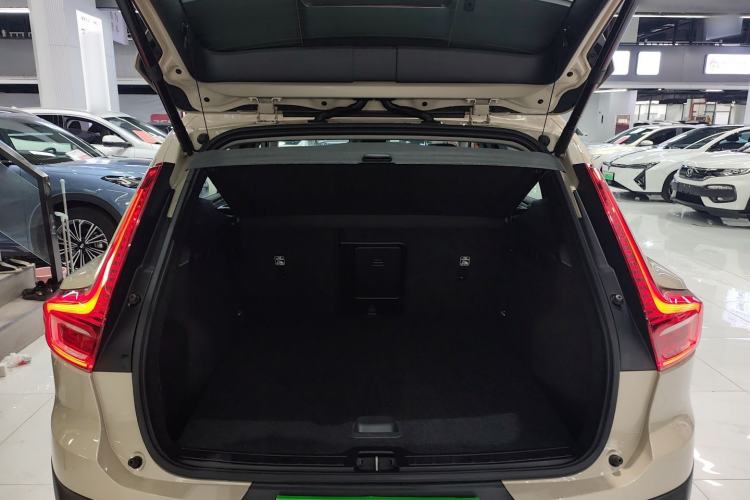 Used Volvo XC40 2024 B4 4x4 Smart Luxury Edition
