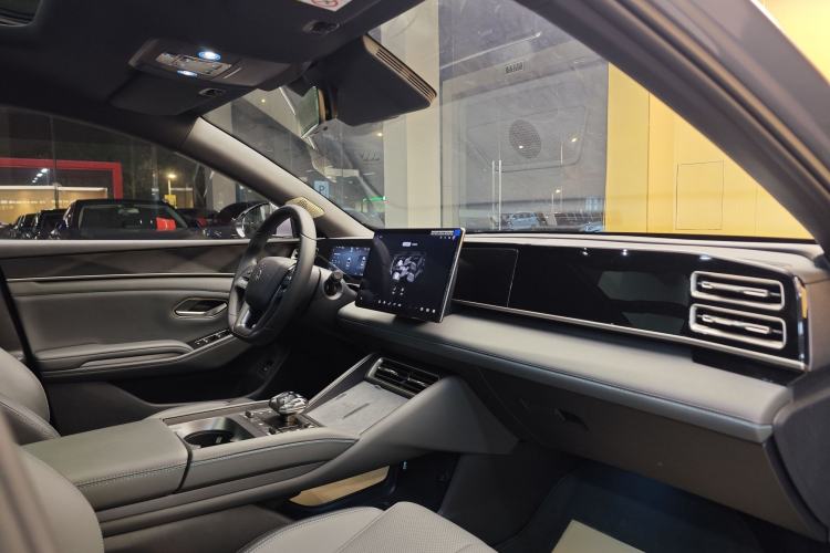 Used BYD Qin L 2025 DM-i Smart Drive 80KM Superior Model