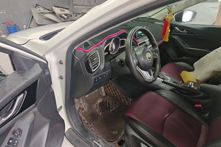 Used Mazda 3 Axela 2016 Sedan 1.5L Automatic Comfort Model
