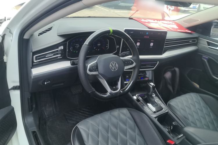 Used Volkswagen Sagitar 2023 280TSI DSG Excellence Edition Center Console