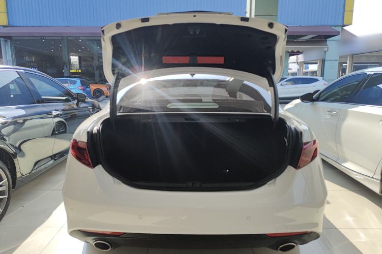 Used Alfa Romeo Giulia 2019 2.0T 280HP Luxury Edition
