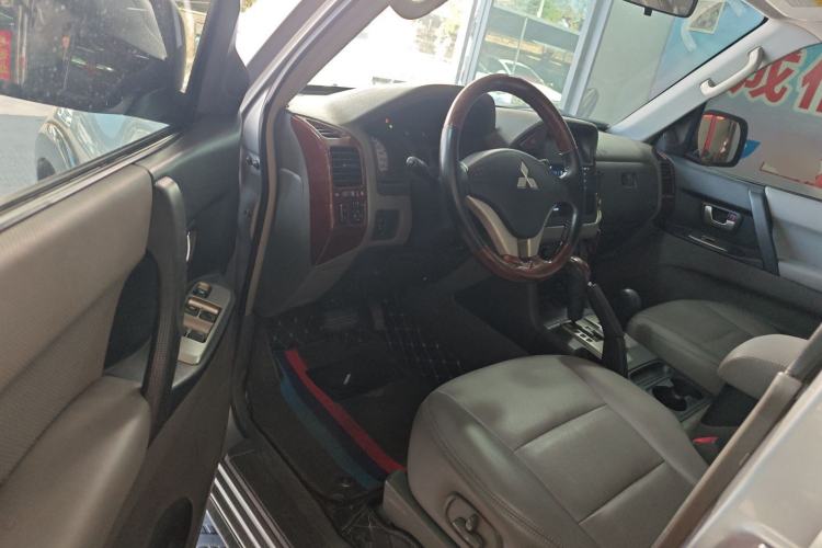 Used Mitsubishi Pajero 2011 V73 3.0L AT GLS Driver Seat
