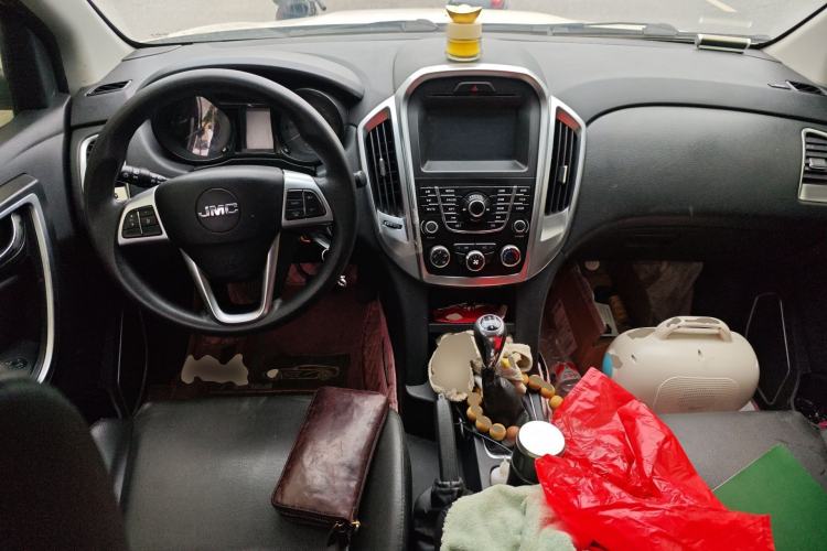 Used JMC Yuhu 5 2018 2.4T Classic Edition Diesel Manual 4x4 Luxury Shield Version with Extended Wheelbase Center Console