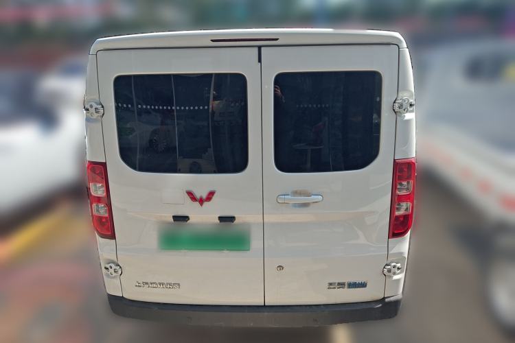 Used Wuling Yangguang 2024 300KM Comfort Version Passenger Van 75kW