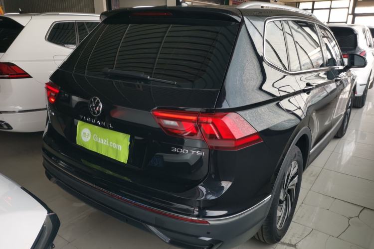 Used Volkswagen Tiguan L 2025 Model, Outstanding Version, 300TSI Automatic Two-Wheel Drive Longteng Edition Rear Right 45 Deg