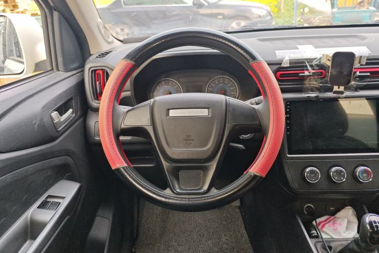 Used Dongfeng Fengon 380 2022 1.5L Comfort-Class Passenger Vehicle (Steel Spring) with 5 Seats