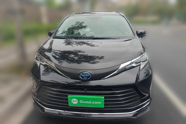 Used Toyota SIENNA 2023 2.5L Hybrid Comfort Edition Front