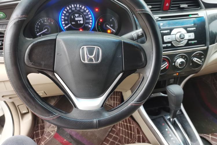 Used Honda Crider 2015 1.8L automatic comfort version Center Console