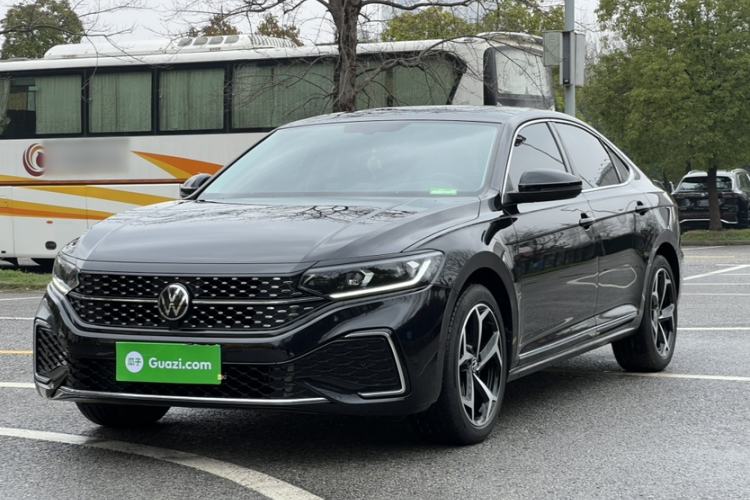 Used Volkswagen Passat 2025 Outstanding Model 380TSI Starry Dragon Edition Exterior 4