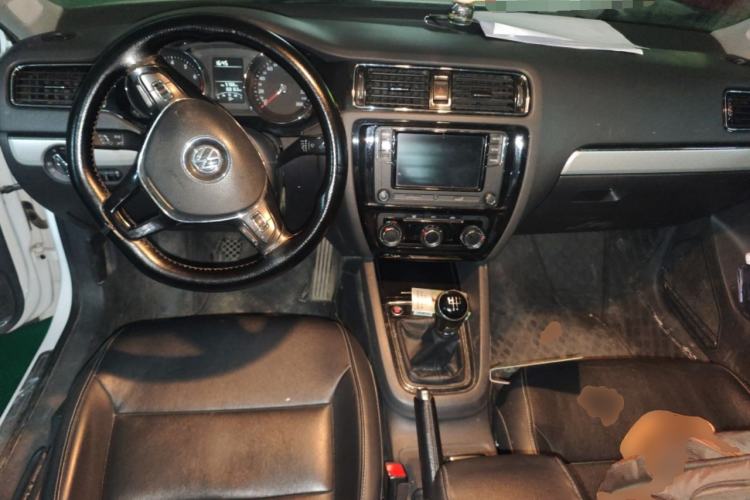 Used Volkswagen Sagitar 2017 1.6L Manual Comfort Model Center Console