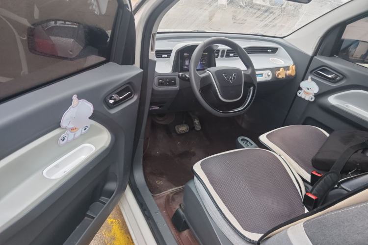 Used Wuling Hongguang MINIEV 2022 Macaron Premium Model – Lithium Iron Phosphate Driver Seat