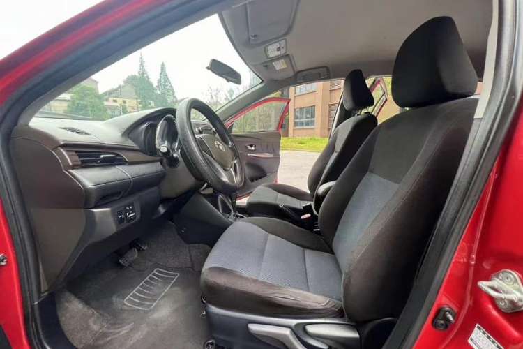 Used Toyota YARiS L Zhi Xuan 2015 1.5E Automatic Charm Edition
