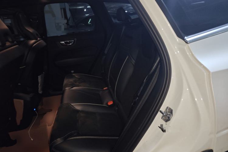 Used Volvo XC60 2019 T5 4x4 Smart & Dynamic Sport Edition China VI Standard Left Rear Seat