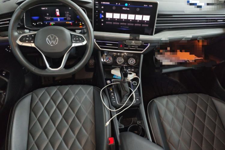 Used Volkswagen Sagitar 2025 300TSI DSG Excellence Edition Center Console