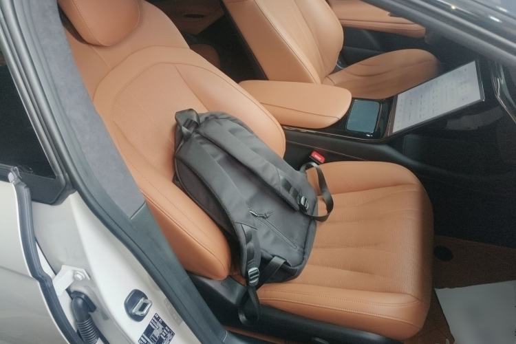 Used IM L7 2022 Dynamic Model Right Front Seat