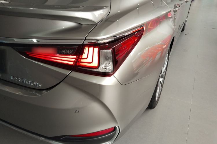 Used Lexus ES 2020 300h Premier Edition
