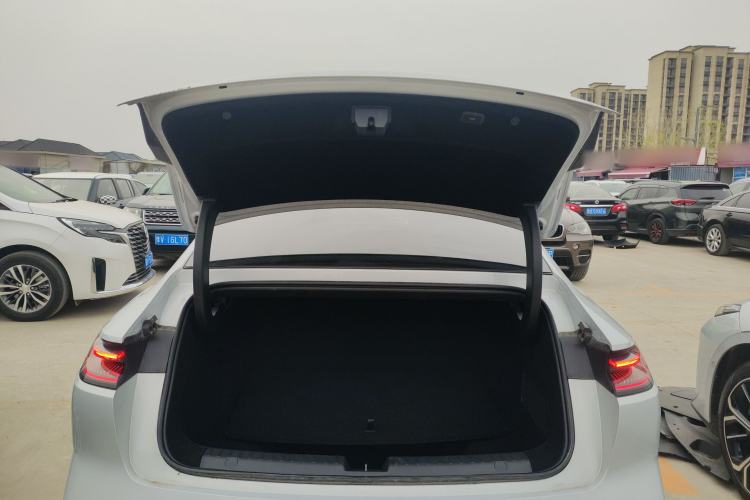 Used Geely Galaxy E8 2025 700 km Long-Range Intelligent Driving Version

