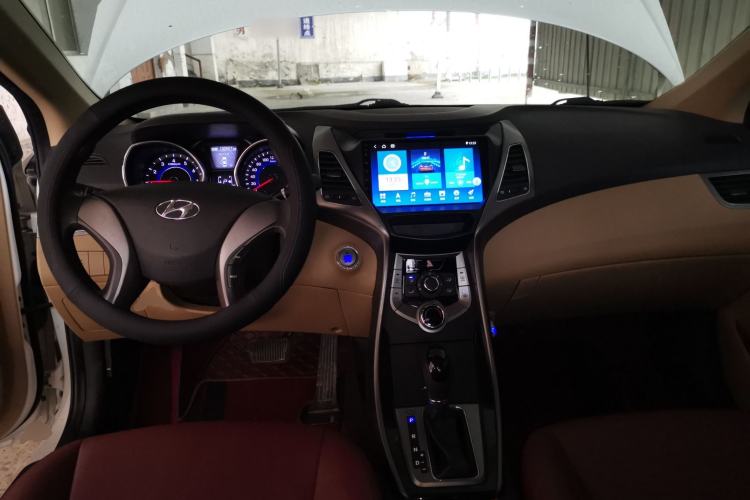 Used Hyundai Elantra (5th Generation / Langdong) 2013 1.6L Automatic Leading Model Center Console