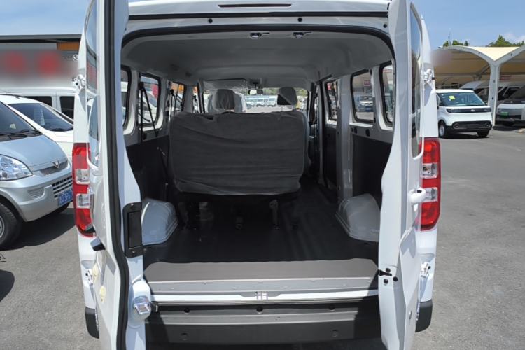 Used Wuling Yangguang 2026 Model, 330km Bus Comfort Edition
