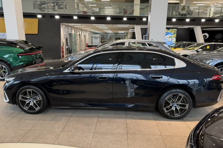 Used BMW i5 2024 eDrive 35L Luxury Package
