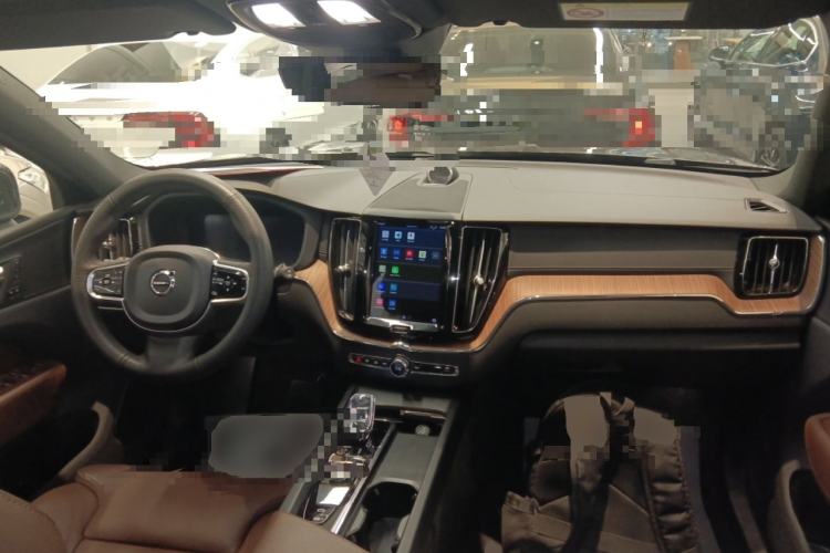 Used Volvo XC60 2023 B5 4x4 Smart Luxury Edition Center Console