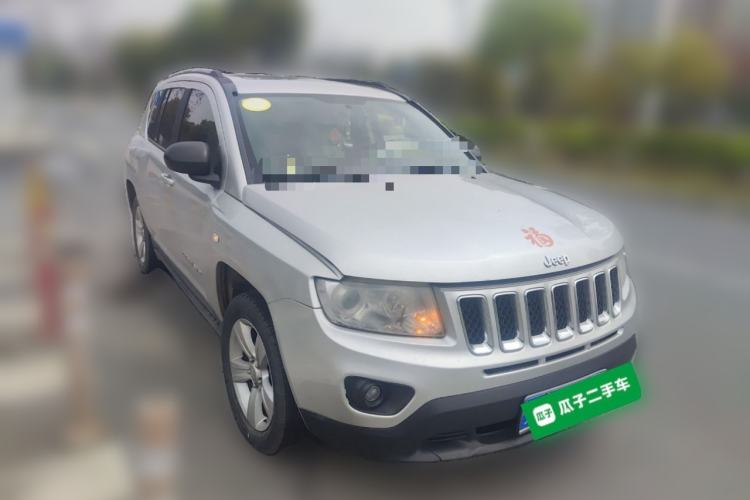 Used Jeep Compass 2011 2.4L four-wheel-drive sport version Front Right 45 Deg