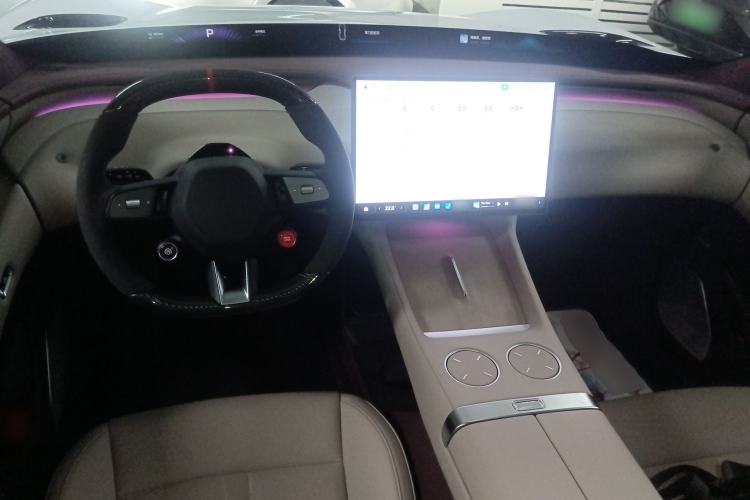 Used Xiaomi Auto YU7 2025 Ultra-Long Range High-Performance All-Wheel-Drive Max Edition Center Console