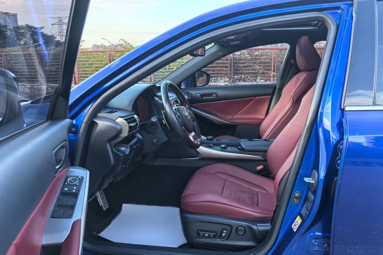 Used Lexus IS 2015 200t F SPORT
