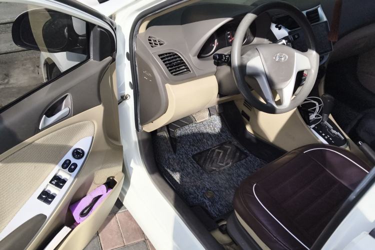 Used Hyundai Verna (older generation) 2010 Sedan 1.4L Automatic Fashionable GT Model Driver Seat