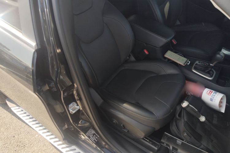 Used Jeep Cherokee 2017 2.0L Superior Edition Right Front Seat