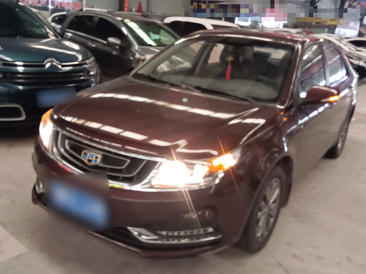 تحت مقدمة السيارة