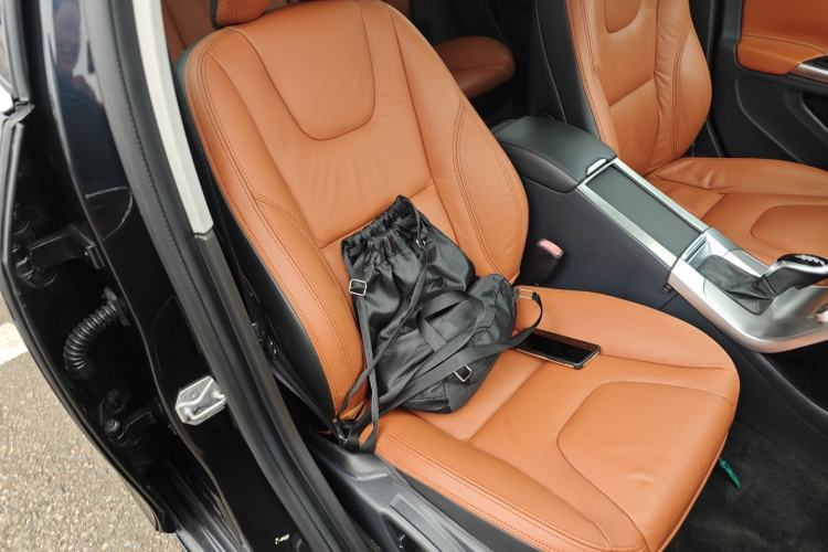 Used Volvo S60 2015 S60L 2.0T Zhiyuan Edition
