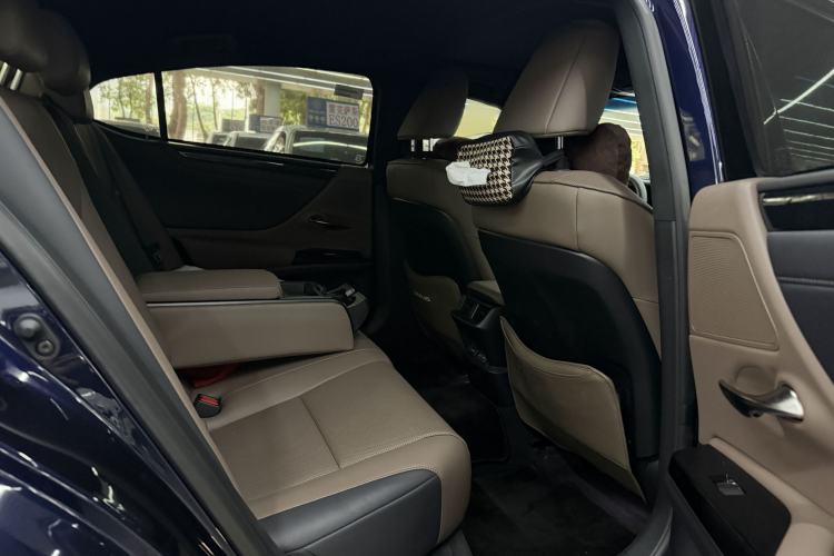 Used Lexus ES 2023 200 Excellence Edition Interior 8